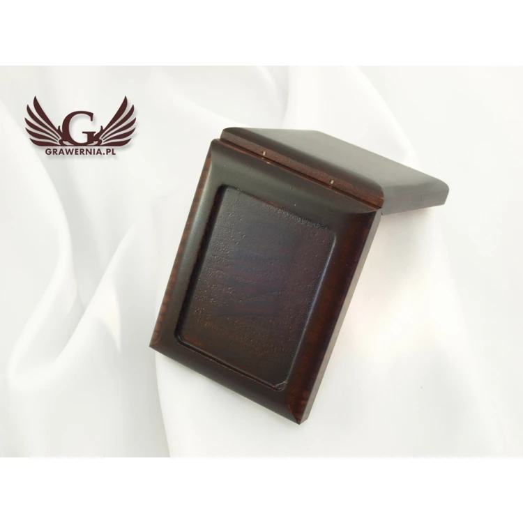 Wooden case box with double slot for a medal of dimensions 51x68mm