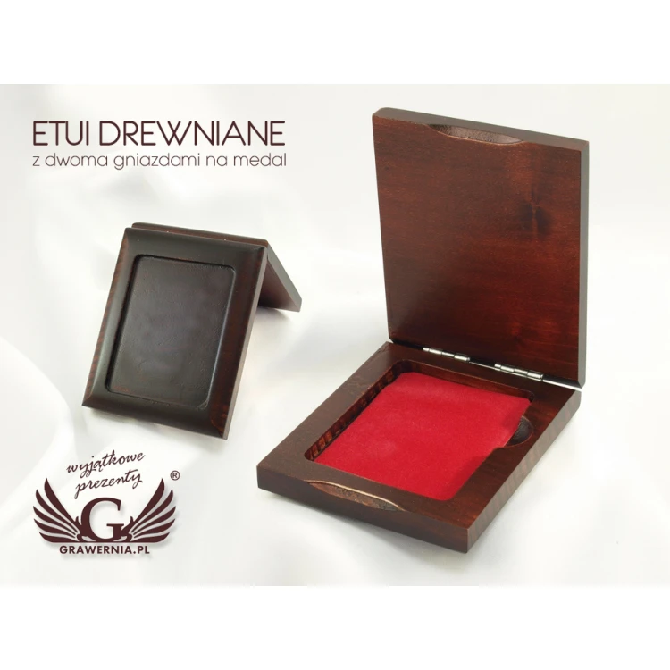 Wooden case box with double slot for a medal of dimensions 51x68mm
