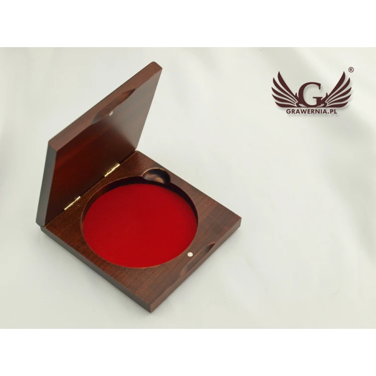 Wooden case box with single slot for 80mm diameter medal