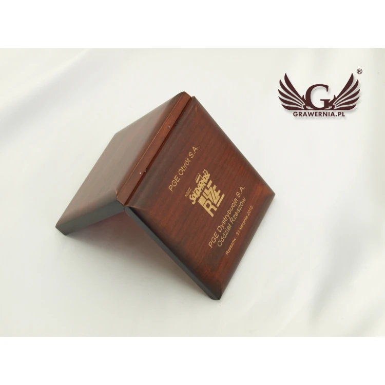 Wooden case box with single slot for 80mm diameter medal