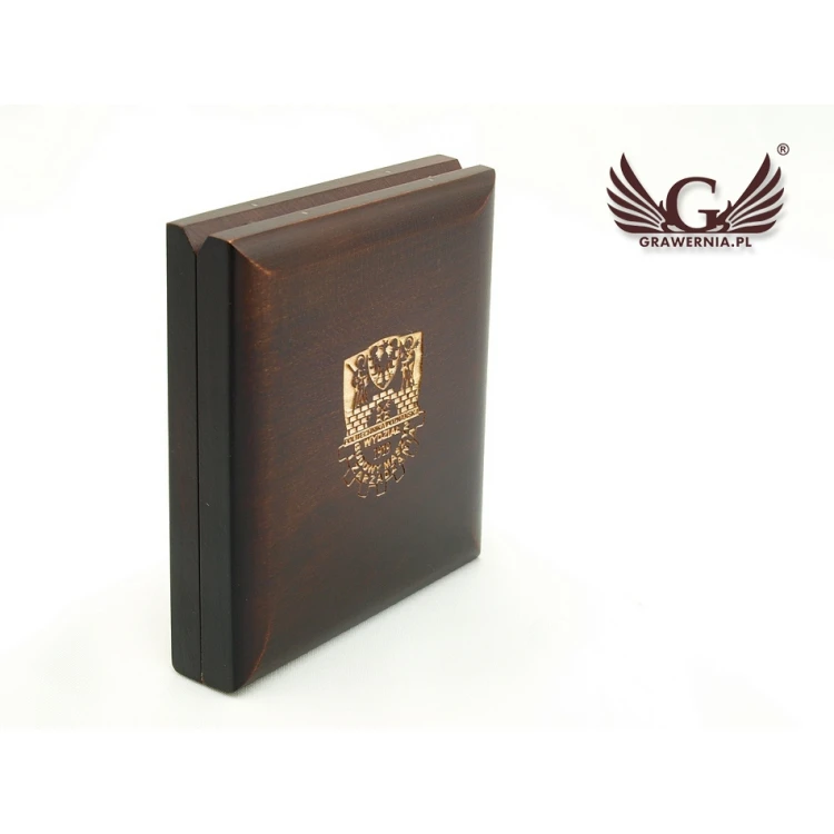 Wooden case box with single slot for 80mm diameter medal