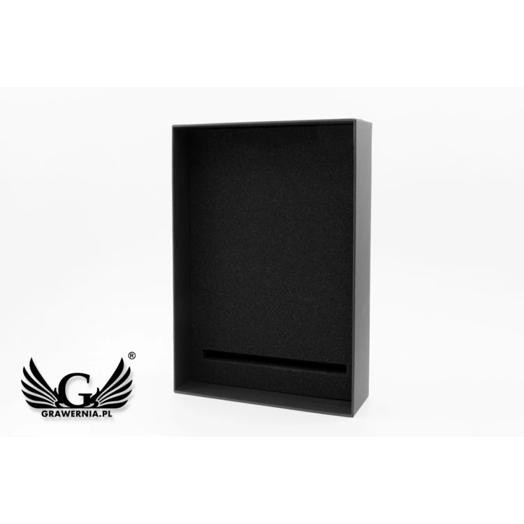 Universal Trophy Case 210x300mm - RH282