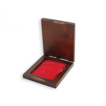 Wooden case box with double slot for a medal of dimensions 51x68mm