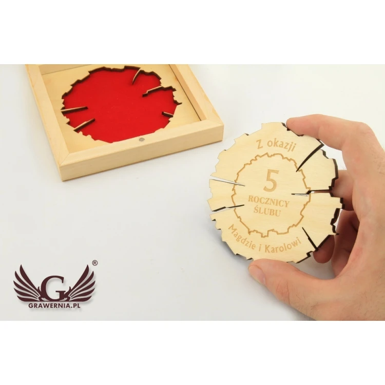 Wooden 5th Wedding Anniversary Medal (wooden) in a Wooden Case - Light Color - MGR011