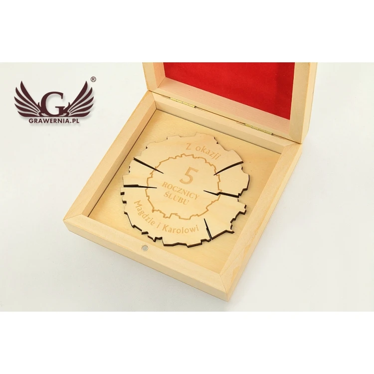 Wooden 5th Wedding Anniversary Medal (wooden) in a Wooden Case - Light Color - MGR011