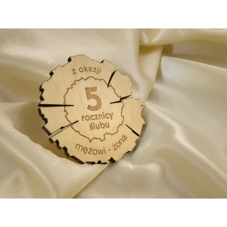 Wooden 5th Wedding Anniversary Medal (wooden) in a Wooden Case - Light Color - MGR011