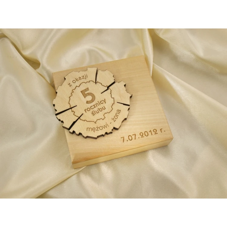Wooden 5th Wedding Anniversary Medal (wooden) in a Wooden Case - Light Color - MGR011