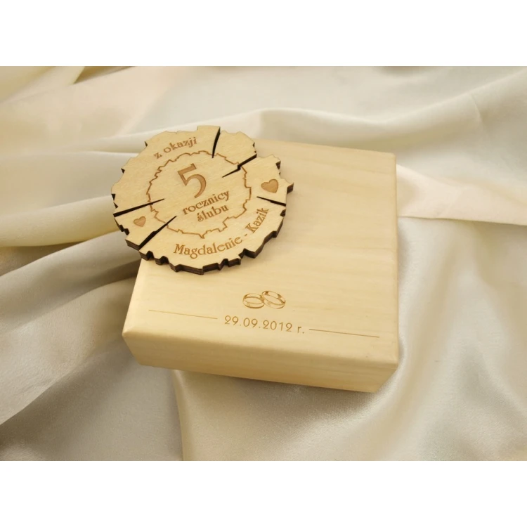 Wooden 5th Wedding Anniversary Medal (wooden) in a Wooden Case - Light Color - MGR011