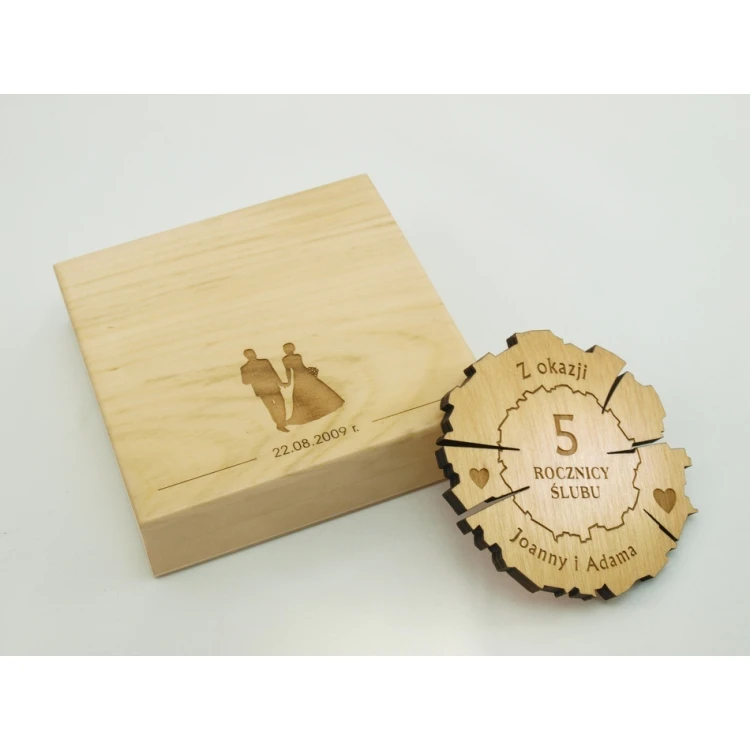 Wooden 5th Wedding Anniversary Medal (wooden) in a Wooden Case - Light Color - MGR011