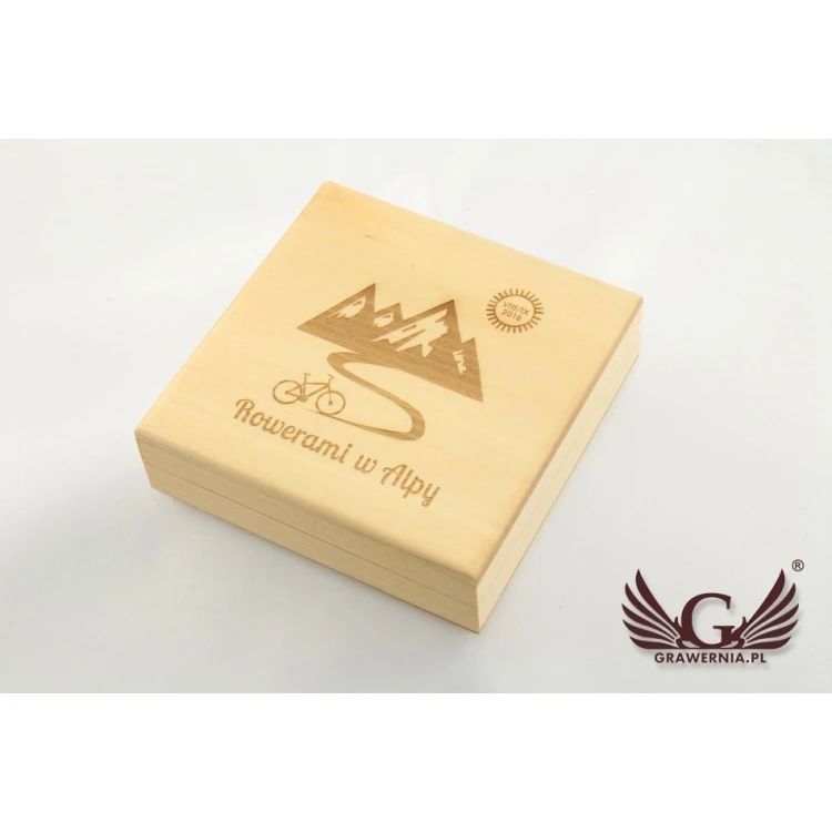 Wooden Medal for Any Occasion in a Wooden Case - Light Color - MGR012