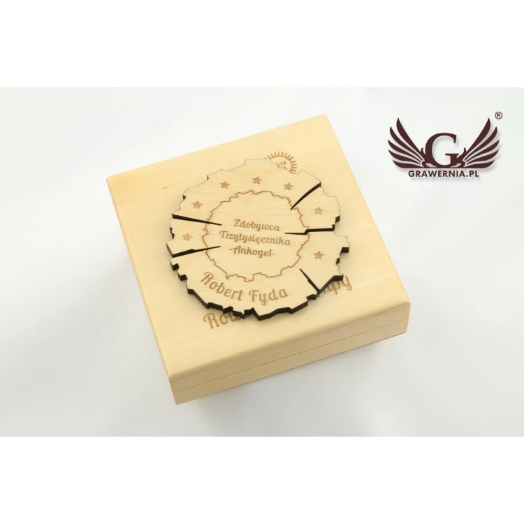 Wooden Medal for Any Occasion in a Wooden Case - Light Color - MGR012