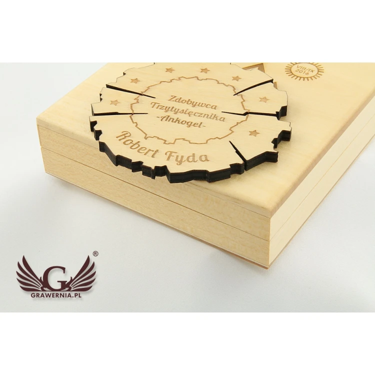 Wooden Medal for Any Occasion in a Wooden Case - Light Color - MGR012