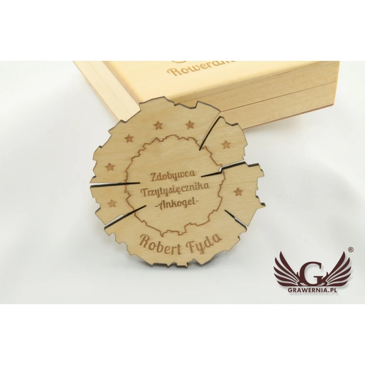 Wooden Medal for Any Occasion in a Wooden Case - Light Color - MGR012