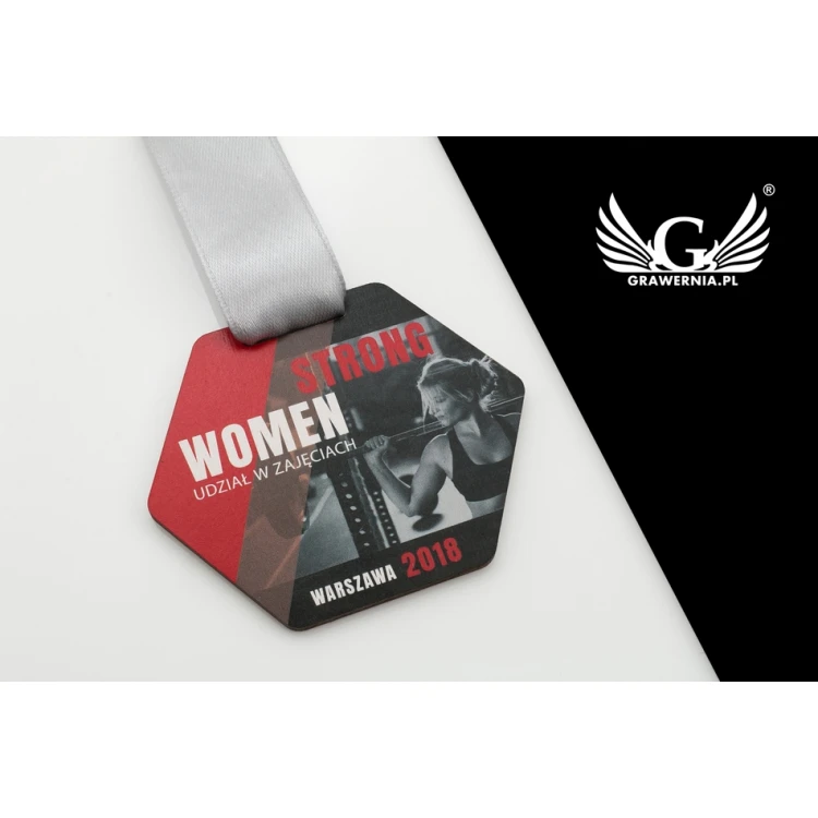 UV Print Wooden Medal - Strong Woman - dimensions: 79x66mm - MGR062