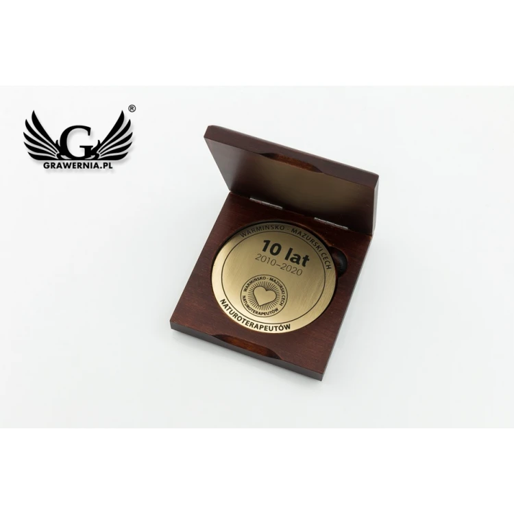 70mm diameter medal in a wooden case 10x9.5cm with two slots (set)