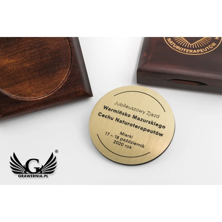 70mm diameter medal in a wooden case 10x9.5cm with two slots (set)
