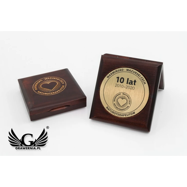 70mm diameter medal in a wooden case 10x9.5cm with two slots (set)