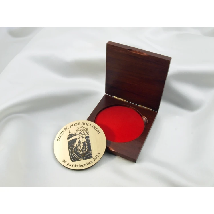 70mm diameter medal in a wooden case 10x9.5cm with two slots (set)