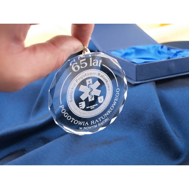 Elite Glass Medal with Engraving + Case