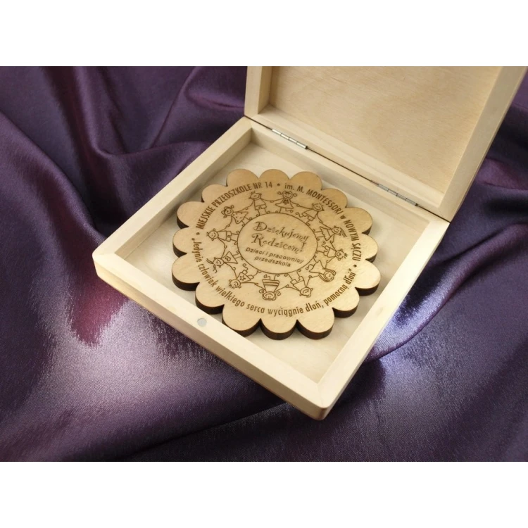Medal in a case with personalization and any engravings of graphics and content - MGR008