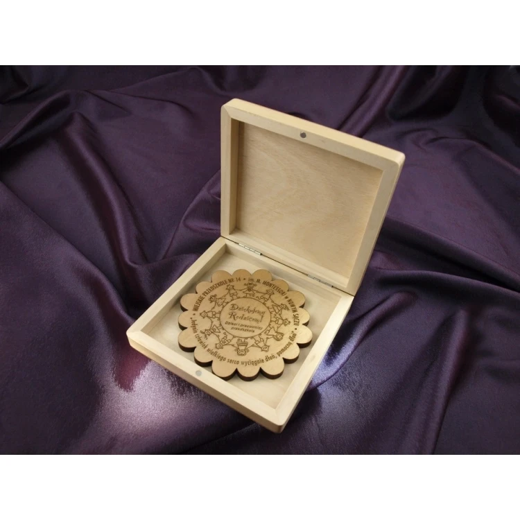 Medal in a case with personalization and any engravings of graphics and content - MGR008