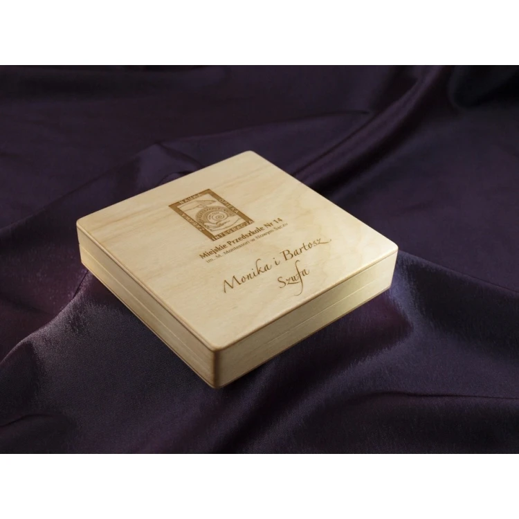 Medal in a case with personalization and any engravings of graphics and content - MGR008