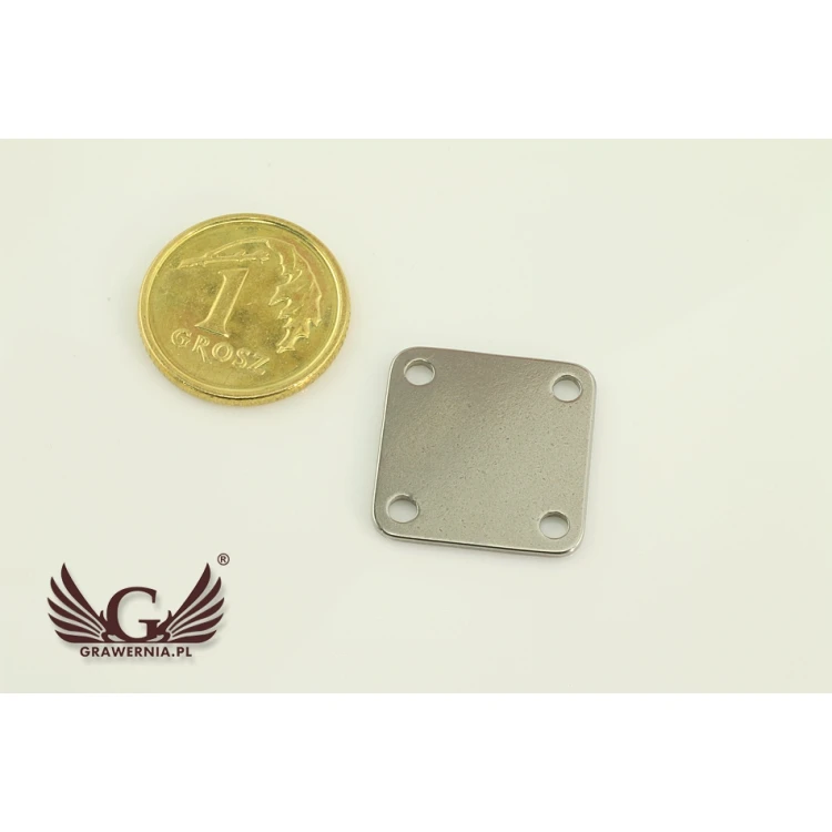 Steel Clothing Tags - Dimensions: 15x15mm - ME9