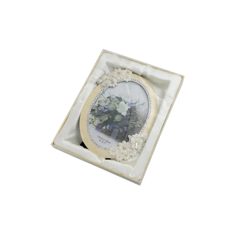 Oval Frame made of Beige Mother-of-Pearl for Baby Picture - Flowers and Butterflies - RAM007