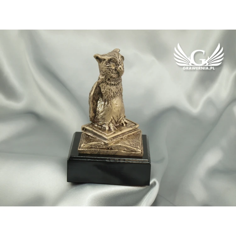 Owl Statuette - Attractive Cast Figurine - Height 12.5 cm