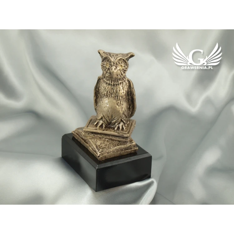 Owl Statuette - Attractive Cast Figurine - Height 12.5 cm