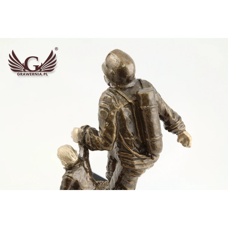 Firefighter with Child Statuette - Attractive Cast Figurine - Height 19.5 cm