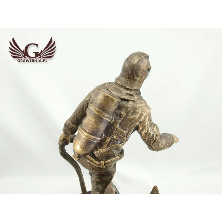 Firefighter Statuette - Attractive Cast Figurine - Height 25 cm