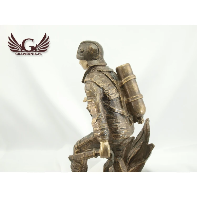 Firefighter Statuette - Attractive Cast Figurine - Height 25 cm