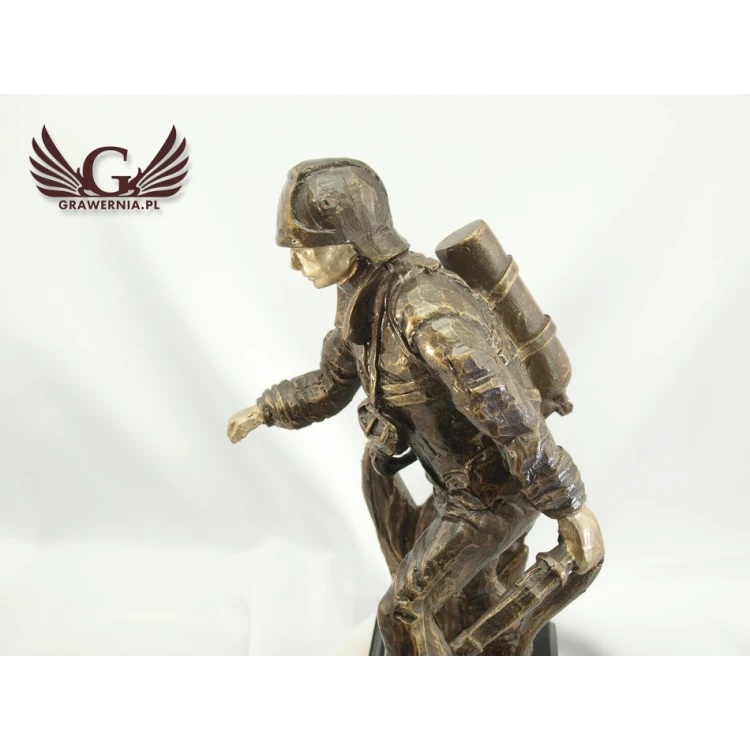 Firefighter Statuette - Attractive Cast Figurine - Height 25 cm