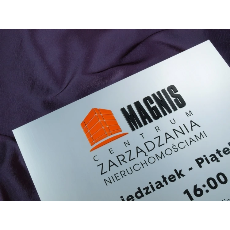 Plaque with embossed logo - SZ038 - size 275x250mm