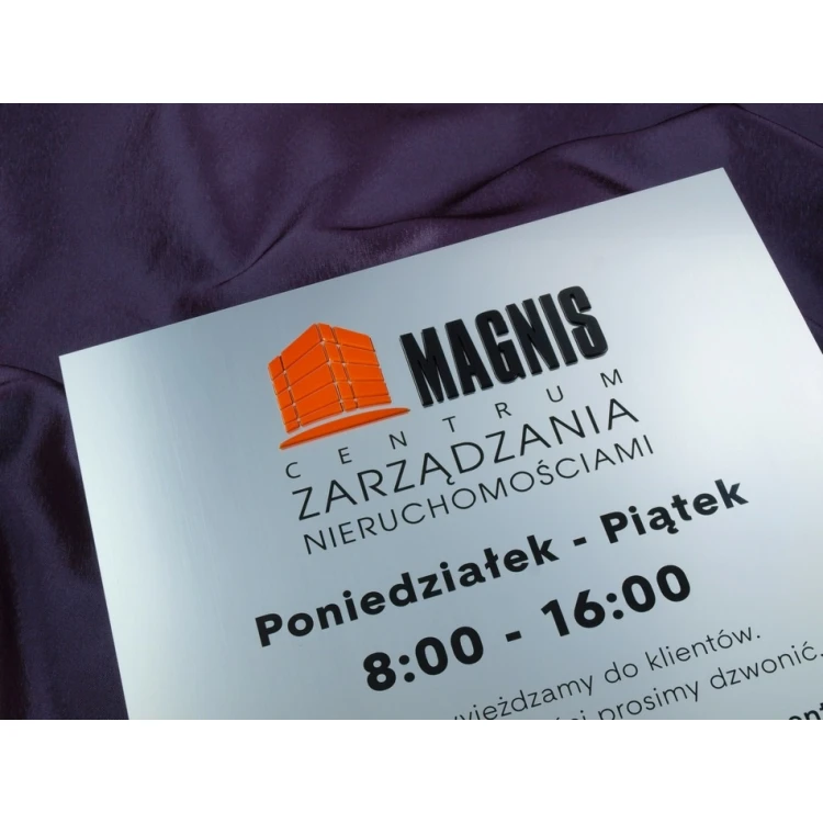 Plaque with embossed logo - SZ038 - size 275x250mm
