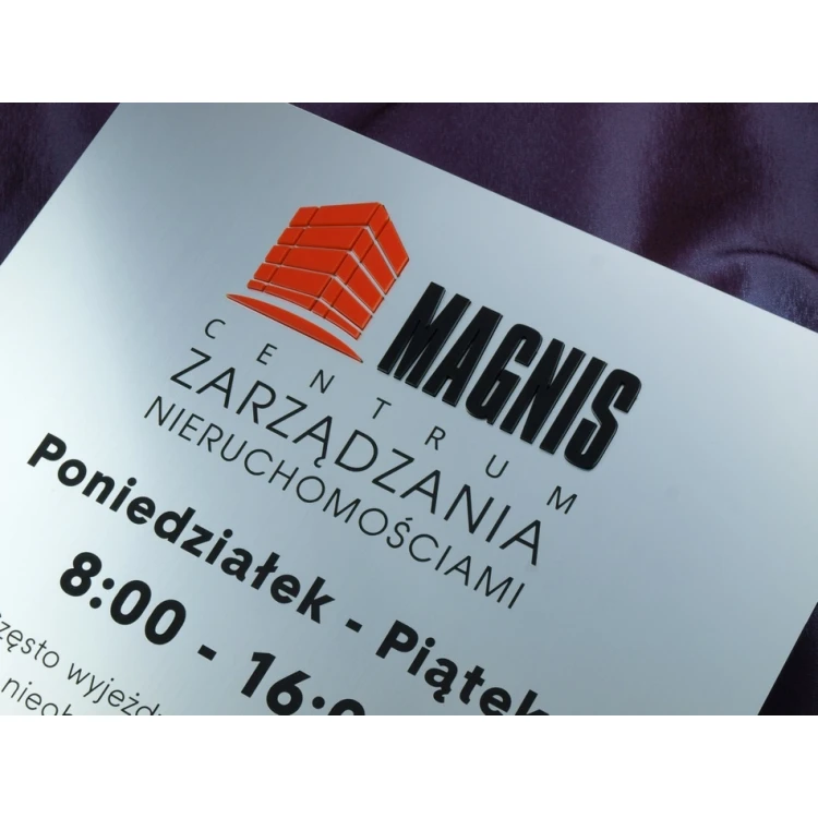 Plaque with embossed logo - SZ038 - size 275x250mm