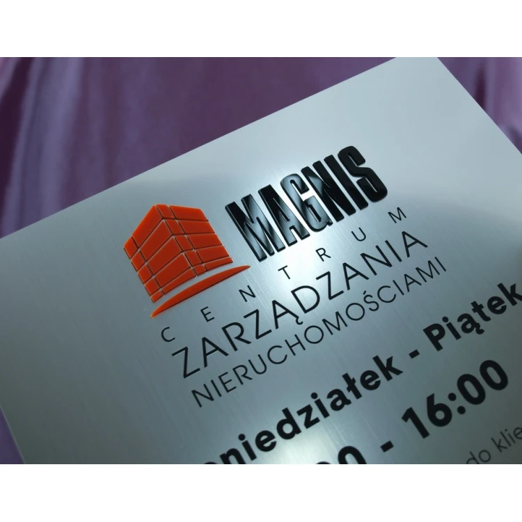 Plaque with embossed logo - SZ038 - size 275x250mm