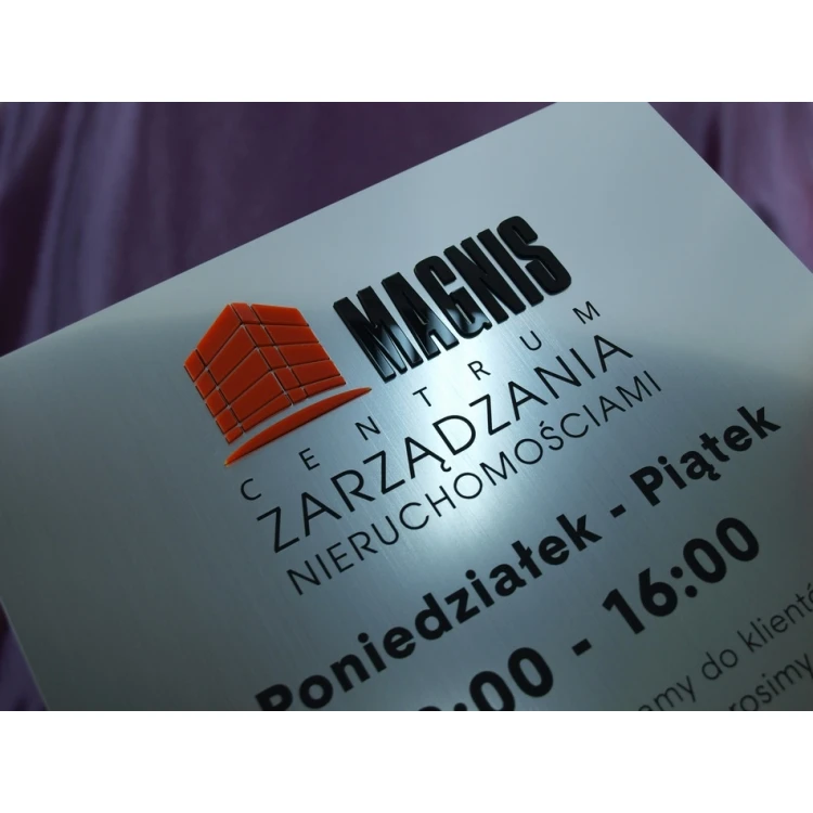 Plaque with embossed logo - SZ038 - size 275x250mm