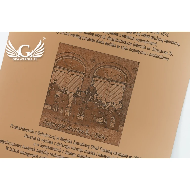 Engraved commemorative plaque with photo - exterior laminate - size 470x680mm - TAB112