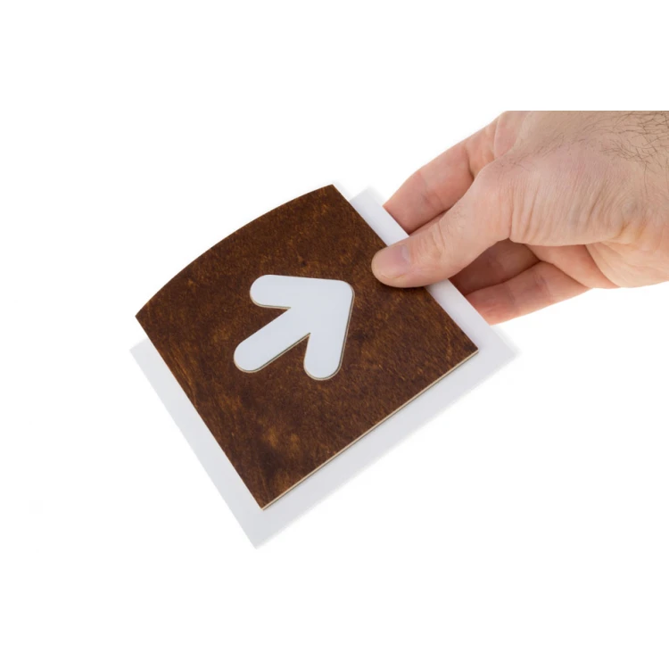 Wooden plaque with embossed pictogram - RIGHT ARROW - dimensions: 120x118mm - TAB438
