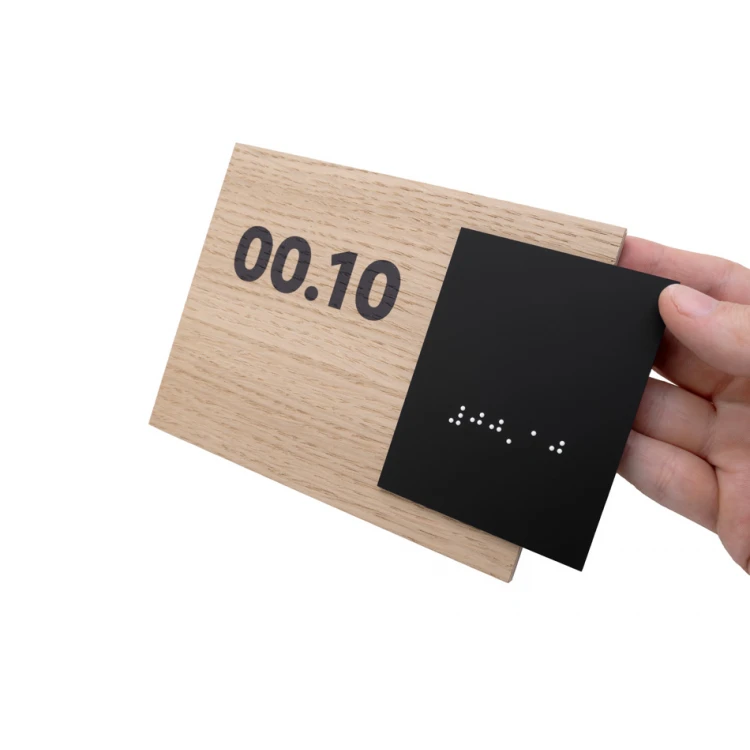 Plaque with any numbering and Braille lettering - veneered oak plate and matte black acrylic - dim. 155x118mm - TAB403
