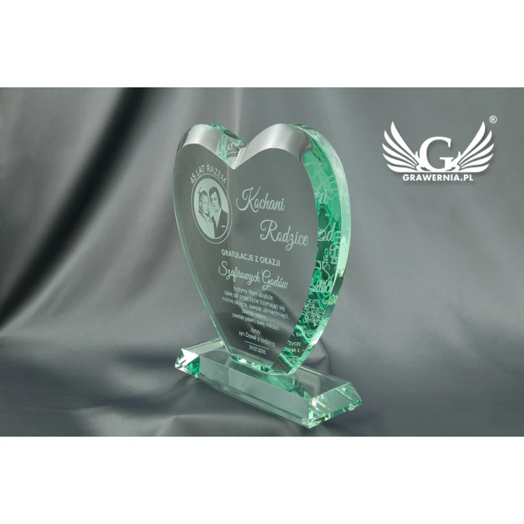 Glass Trophy in Case - HEART 3 - TSZ050
