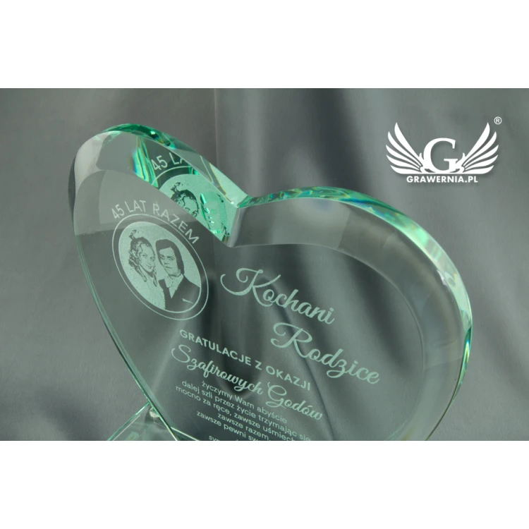 Glass Trophy in Case - HEART 3 - TSZ050