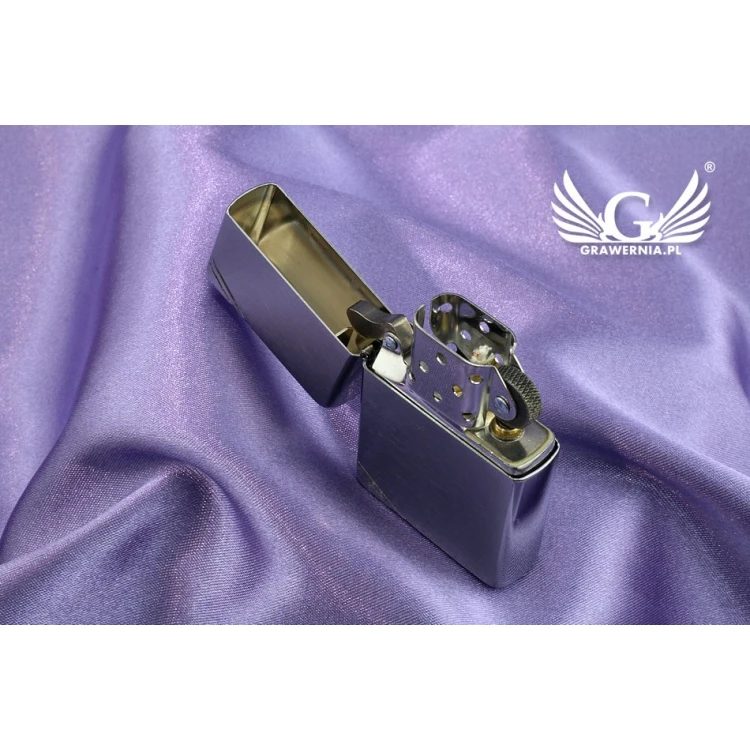 ZIPPO Vintage Brushed Chrome with Slashes Lighter - ZIP027