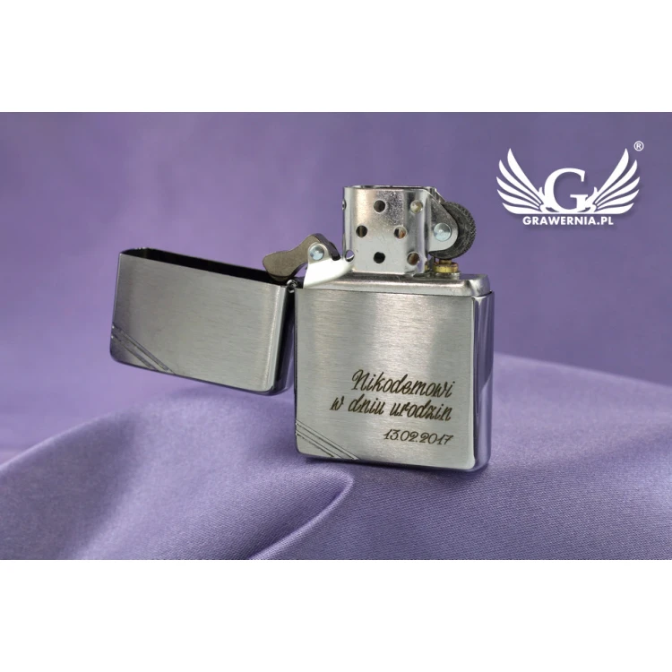 ZIPPO Vintage Brushed Chrome with Slashes Lighter - ZIP027