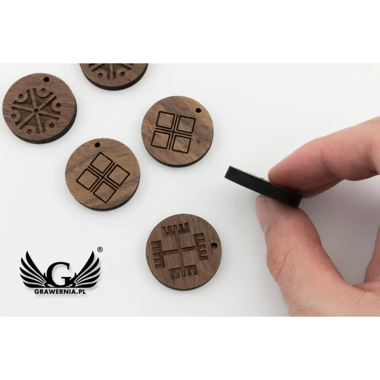 Engraved Wooden Hang Tags - Size 30x30mm - EDR023