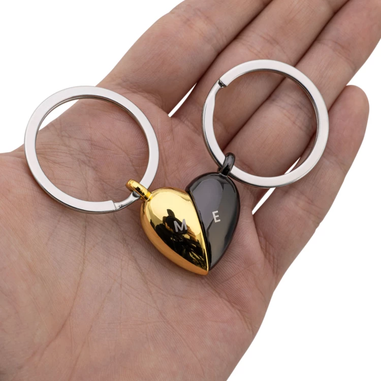 Pair of magnetic heart key rings for lovers with your engraving - Valentine's Day gift - BP218
